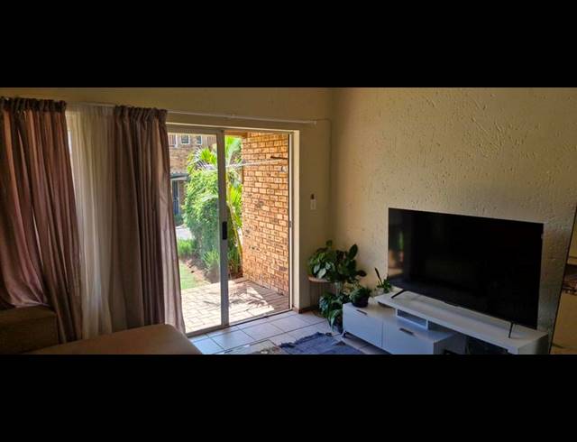 2 BEDROOM APARTMENT FOR SALE IN WILGEHEUWEL